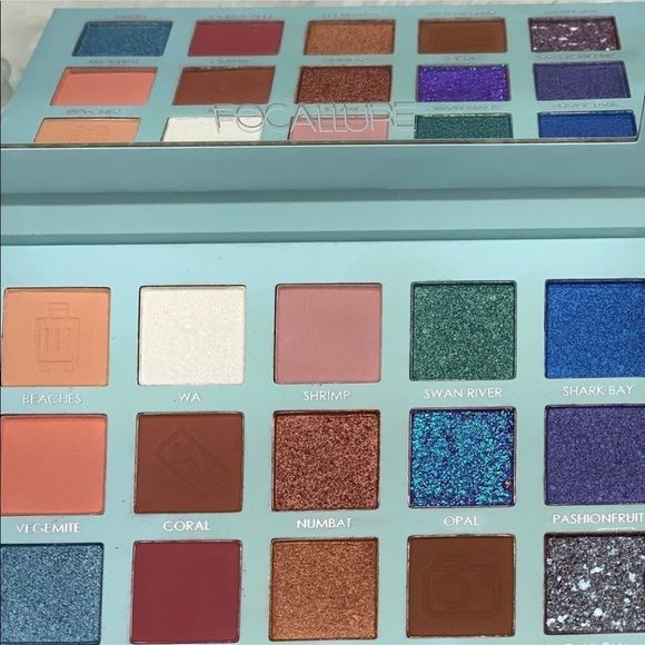 15 Color Eyeshadow Palette in Perth w free Brush - Picture 2 of 4
